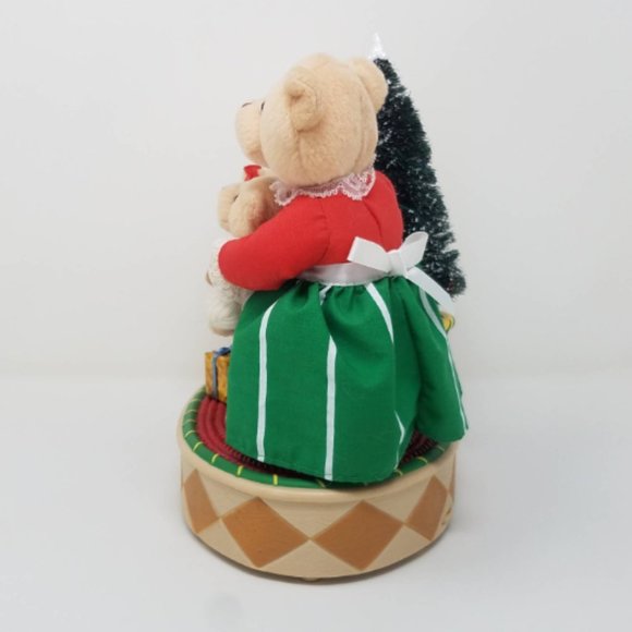 Vintage Christmas Family Bears Musical Display Stand Automatic Movements Battery - Picture 7 of 10